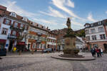 Marktplatz und Herkulesbrunnen