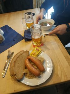 Essen in der Kösseinehütte
